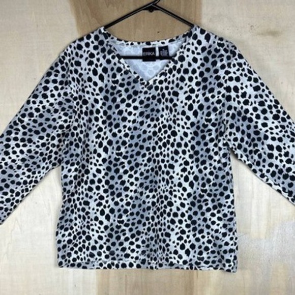 Erika Tops - Erika Womens Black White Cheetah Animal Print V-Neck 3/4 Sleeve Top Medium